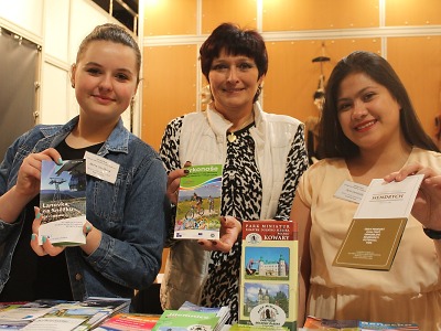 Lomnické středoškolačky poznávaly roli vystavovatelů