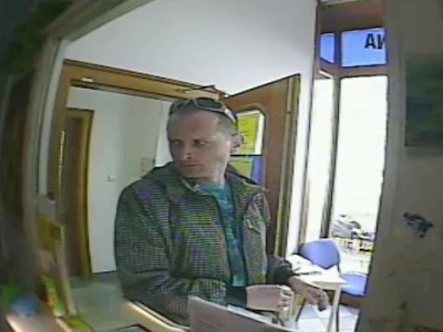 Jabloneckou směnárnu a banku přepadl lupič se slzným sprejem