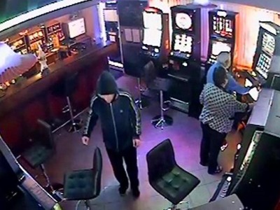 Policisté pátrají po lupiči, který postřelil barmana v Hejnicích