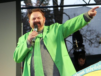 FOTO: Žlutý pes a Upír Krejčí bavili dospělé i děti při Milionové oslavě