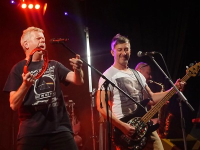 FOTO: Mňága a Žďorp zaplnila bozkovskou sokolovnu