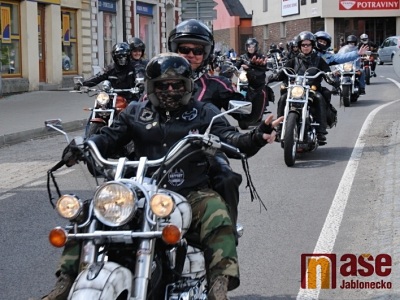 Obrazem: Zahájení motorkářské sezony na Smržovce