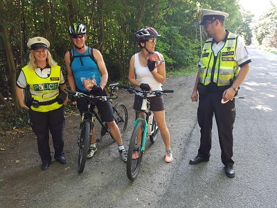 Policisté kontrolovali cyklisty v okolí Hrubé Skály