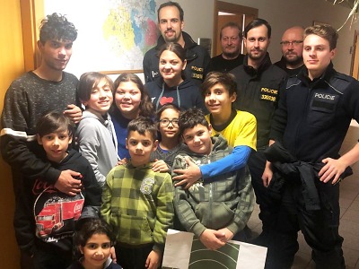 Děti z dětského domova navštívily semilské policisty
