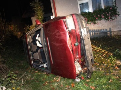 Opilý řidič havaroval u Lomnice v autě s propadlou technickou