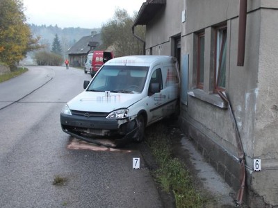 V Bořkově a u Proseče bourali na mokru mladí řidiči