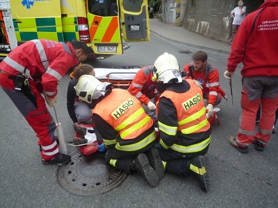 V Turnově se střetla dodávka s cyklistkou