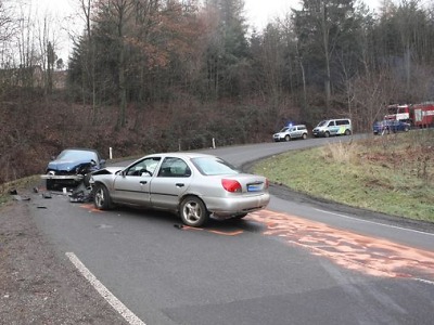 V pátek bouraly dvě mladé řidičky ve Fordech