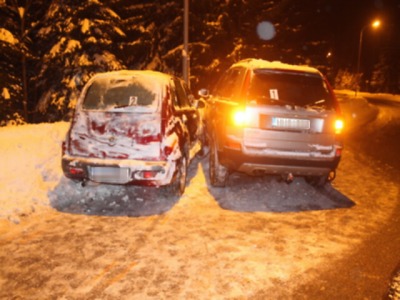 Dvě vozidla se střetla v Harrachově, škoda je 110 tisíc