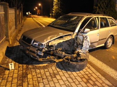 U Semil narazila řidička do stromu, u Jilemnice řidič naboural kvůli usnutí