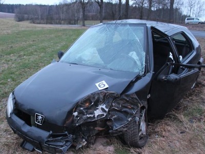 Počasí komplikuje situaci na silnicích v Pojizeří, bouralo několik řidičů