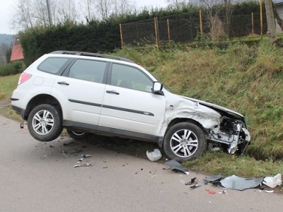 K nehodám došlo u Mříčné a v Kundraticích, aktuálně je na silnicích ledovka