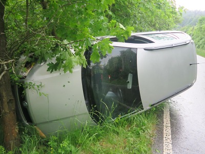 Vlivem mikrospánku vyjel mezi Frýdštejnem a Malou Skálou ze silnice