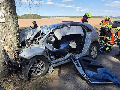 Jilemničtí hasiči vyprošťovali u vážné dopravní nehody