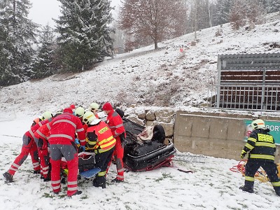 S prvním sněhem se v Libereckém kraji objevily i komplikace v dopravě