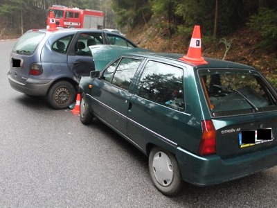 U Pelechova bourala řidička jedoucí ze Semil