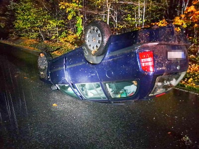 Na mokrých silnicích se více bouralo, i v Radostné pod Kozákovem