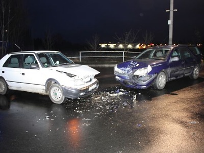 Nepozorný řidič narazil ve Svijanech do druhého auta