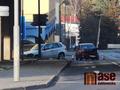 Video: Došlo k nehodě tří aut v Košické ulici v Liberci