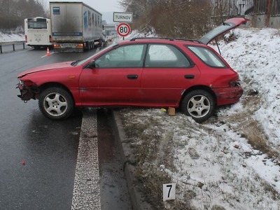 Po sněžení bourali řidiči v Turnově, Semilech i Vysokém
