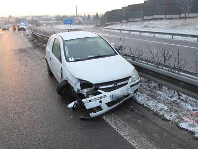 V Turnově došlo ve čtvrtek ke třem nehodám, od dvou řidiči ujeli