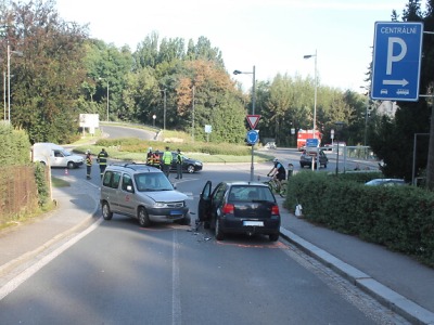 Dopravní nehoda se třemi zraněnými zablokovala centrum Turnova