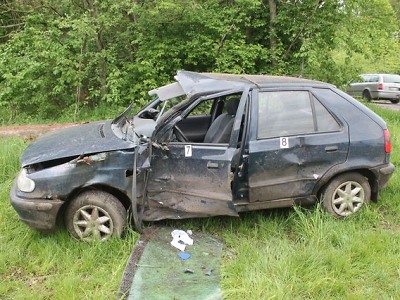 Po smyku skončil řidič u Tatobit mimo silnici