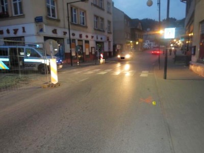V Železném Brodě narazil cyklista do chodce. I to je dopravní nehoda