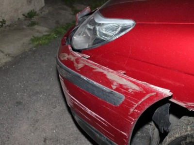 Opilý řidič v Železném Brodě porušil zákaz vjezdu a havaroval