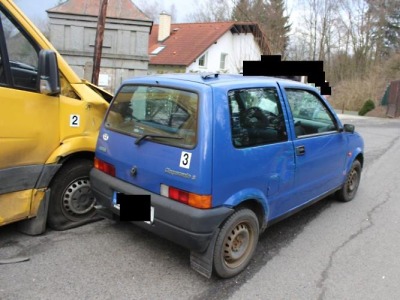 V Železném Brodě najel řidič na vozidlo, které ho předjíždělo