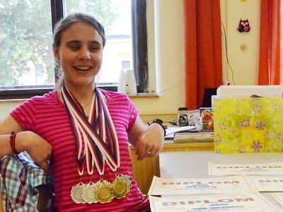 Nevidomá Eliška z Turnova bodovala na sportovních hrách mládeže