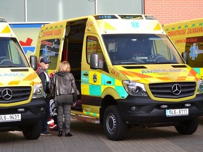 Kraj koupí do sanitek nové defibrilátory a transportní ventilátory