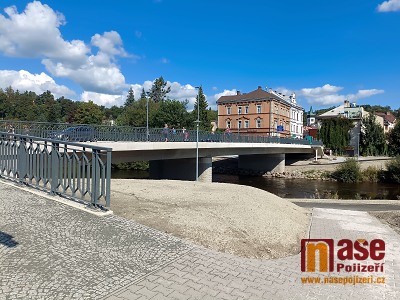 FOTO: Finišuje stavba mostu v Semilech, slavnostně ho otevřou 22. září