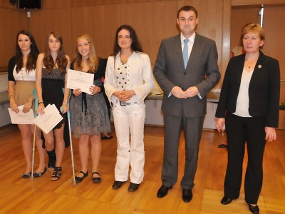 Žáci, studenti a mladí sportovci převzali od kraje ocenění