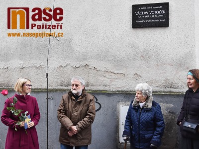 FOTO: Odhalili pamětní desku na rodném domě Václava Votočka