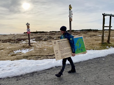 Z terénu v Krkonoších dočasně zmizí dřevěné vybavení