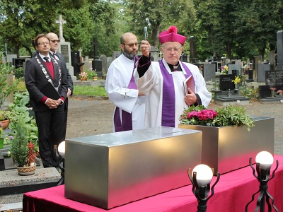 Ostatky biskupa P. F. Krejčího se důstojně vrátily do Turnova