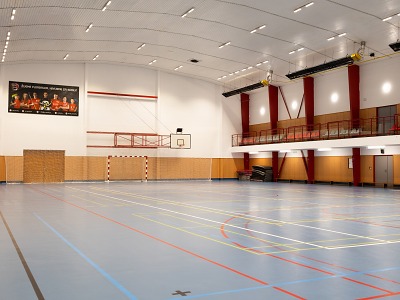 Centrální hala Sportovního centra v Semilech získala nové osvětlení