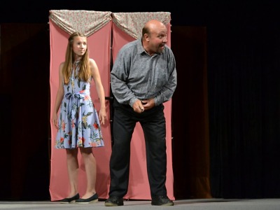 V Rokytnici uvidíte komedii Otcové se rodí ve skříních