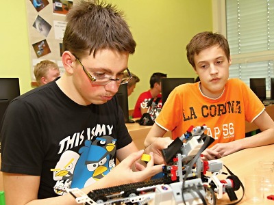 Ve vrchlabské škole otevřeli novou učebnu robotiky