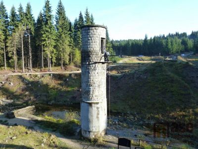 Na Protržené přehradě nainstalovali novou lávku na šoupátkové věži