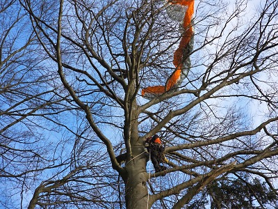 V Radostné pod Kozákovem zachraňovali prvního letošního paraglidistu