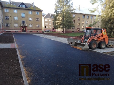 FOTO: Stavba parkoviště Na Olešce v Semilech finišuje