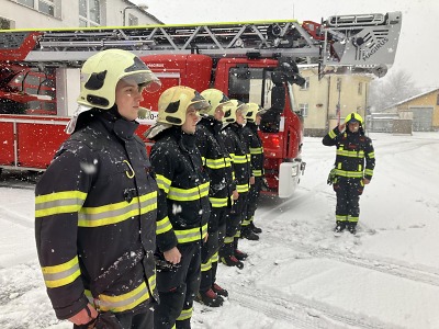 Krajští hasiči drželi pietu za oběti tragédie v Praze