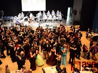 Půlnočním hostem Plesu města Semily bude zpěvák Jan Kříž 