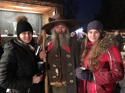 Na Pohoštění obecní polévkou ve Studenci nechyběl ani Krakonoš