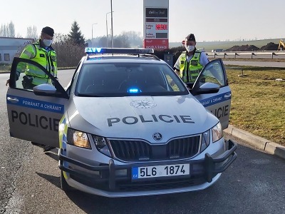 Policisté kontrolovali mezi Turnovem a Svijany dálniční známky 