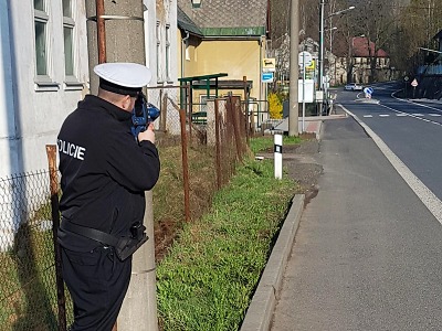 Policisté si posvítili na rychlé řidiče
