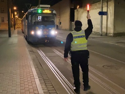 Policisté kontrolovali řidiče autobusů a tramvají