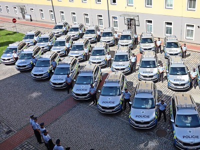 Krajští policisté převzali nová služební vozidla